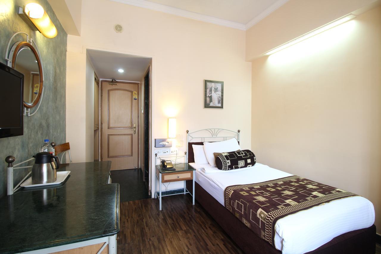 Hotel Gurukripa Daman Bagian luar foto