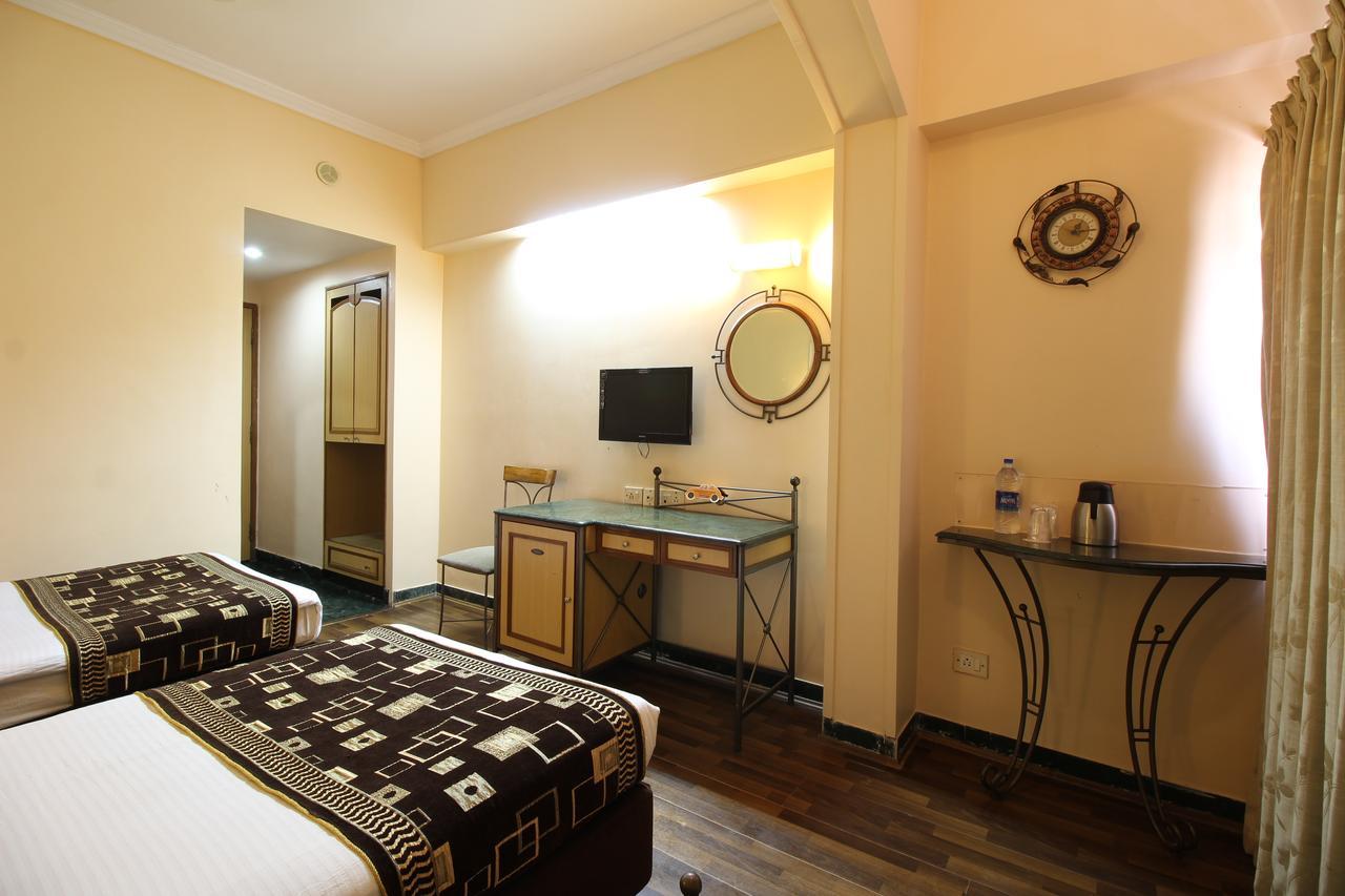 Hotel Gurukripa Daman Bagian luar foto