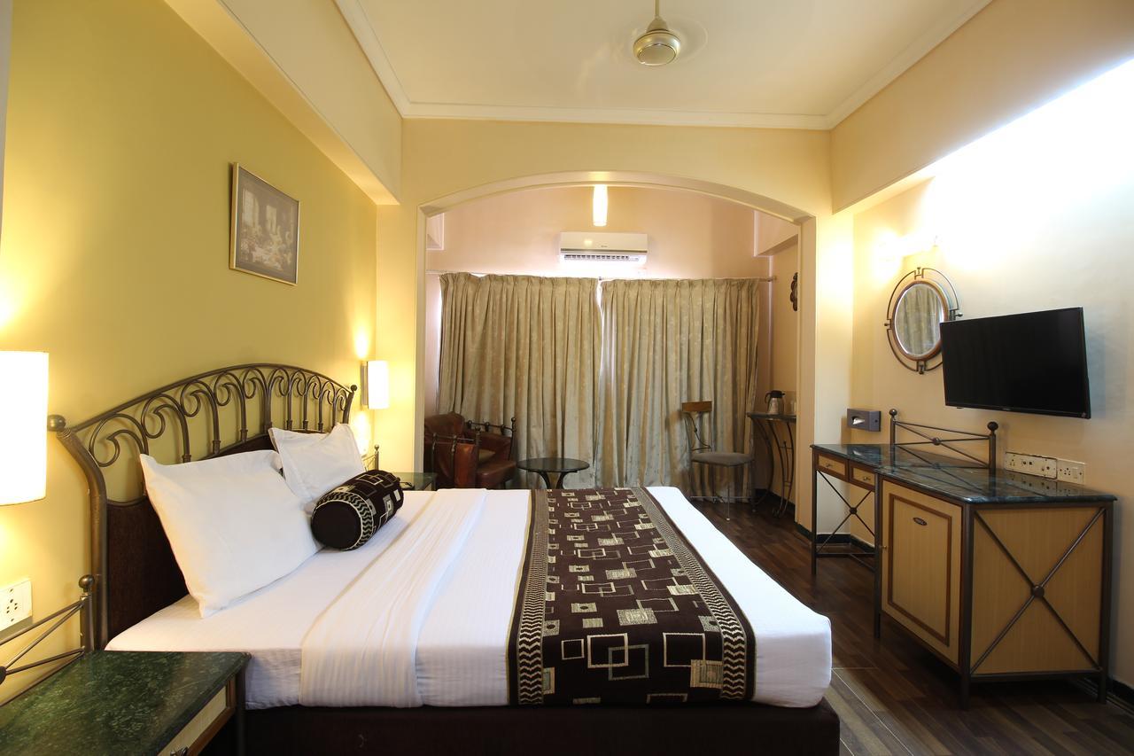 Hotel Gurukripa Daman Bagian luar foto