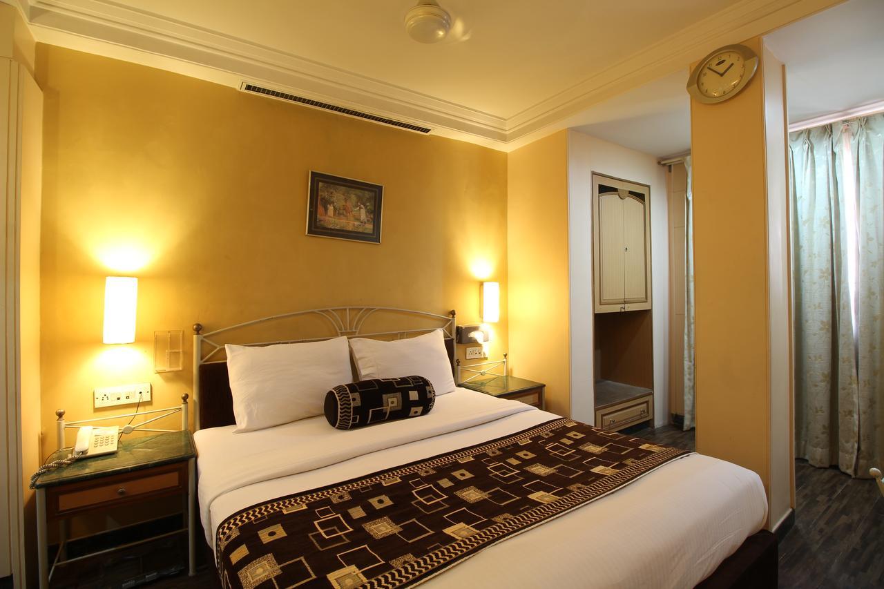 Hotel Gurukripa Daman Bagian luar foto