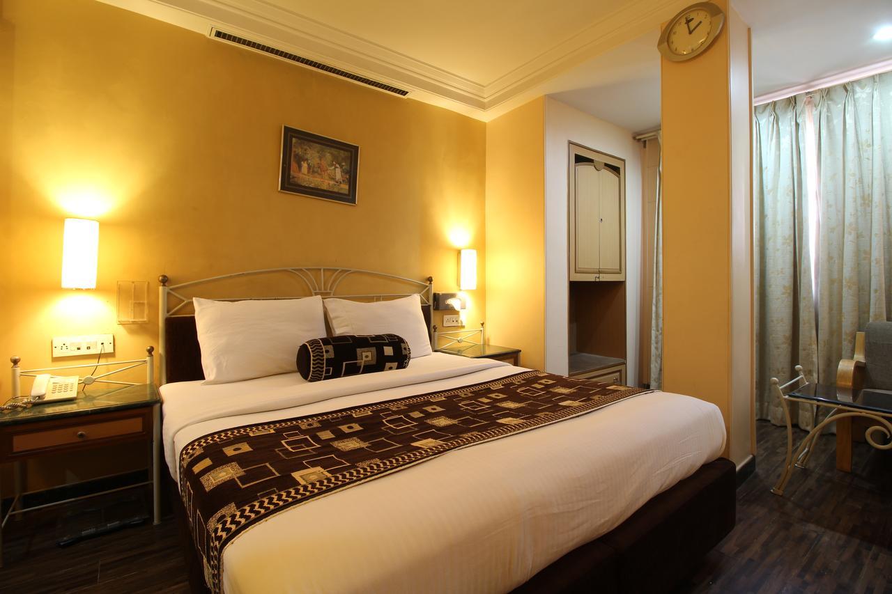 Hotel Gurukripa Daman Bagian luar foto