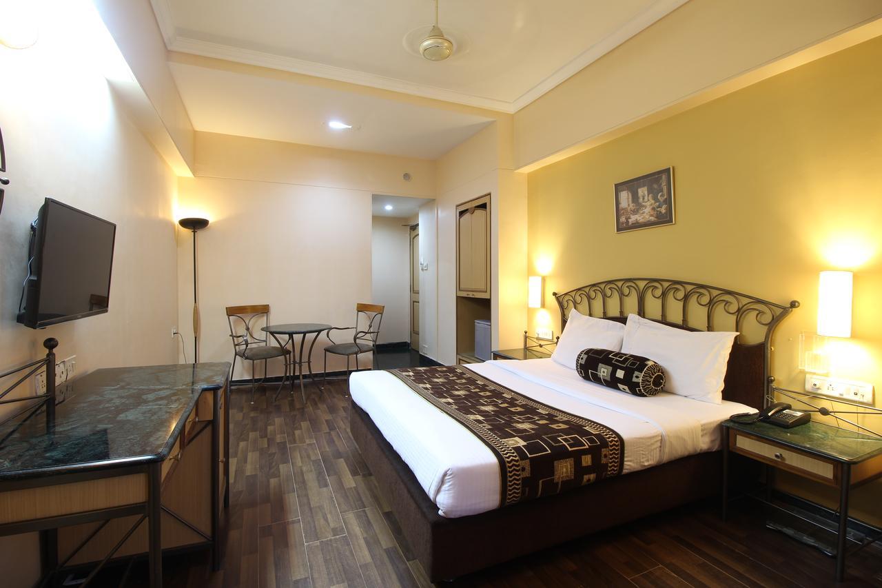Hotel Gurukripa Daman Bagian luar foto