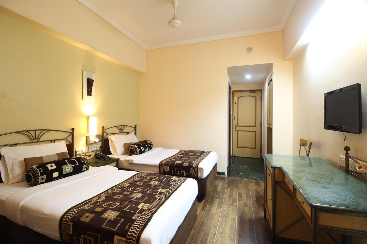 Hotel Gurukripa Daman Bagian luar foto
