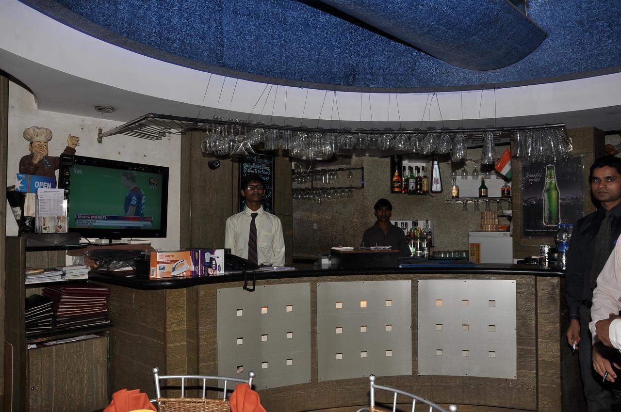 Hotel Gurukripa Daman Bagian luar foto