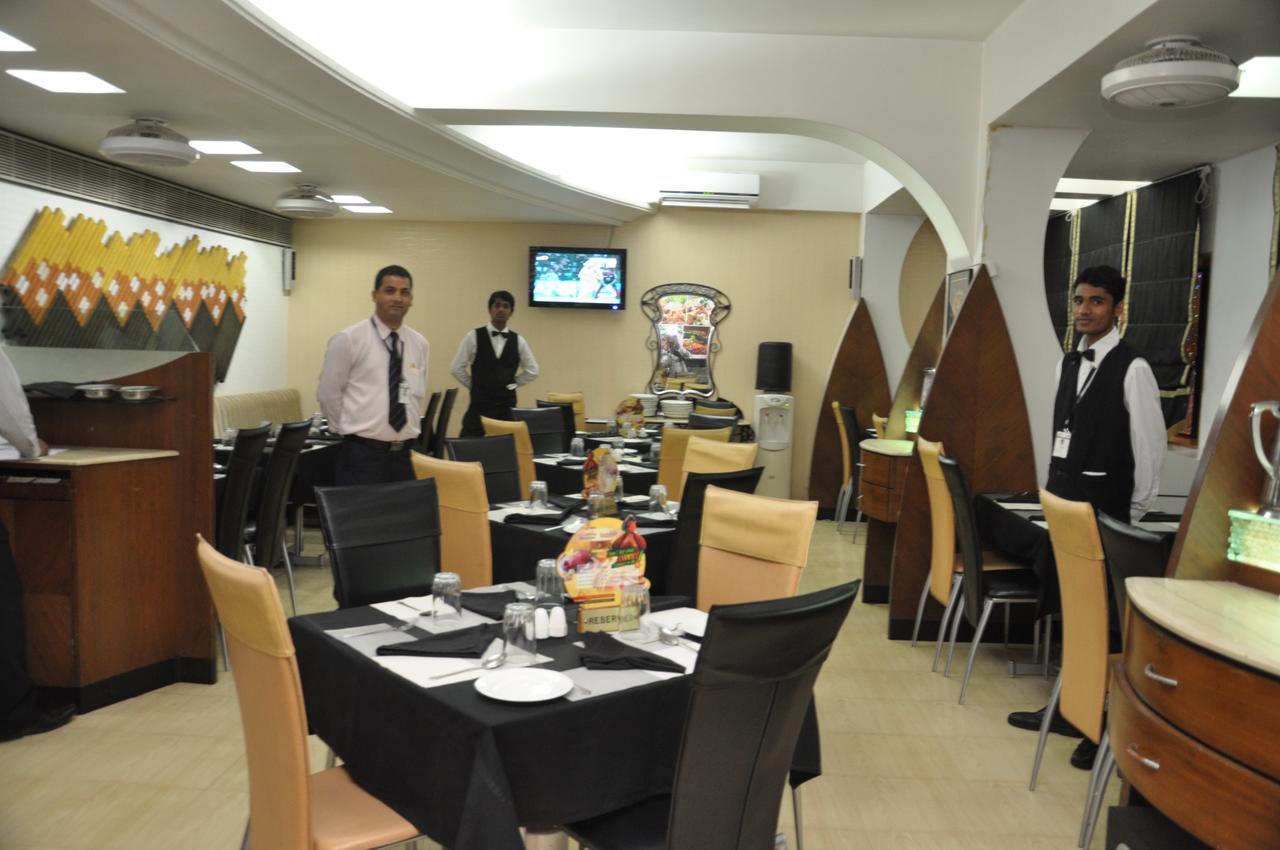 Hotel Gurukripa Daman Bagian luar foto