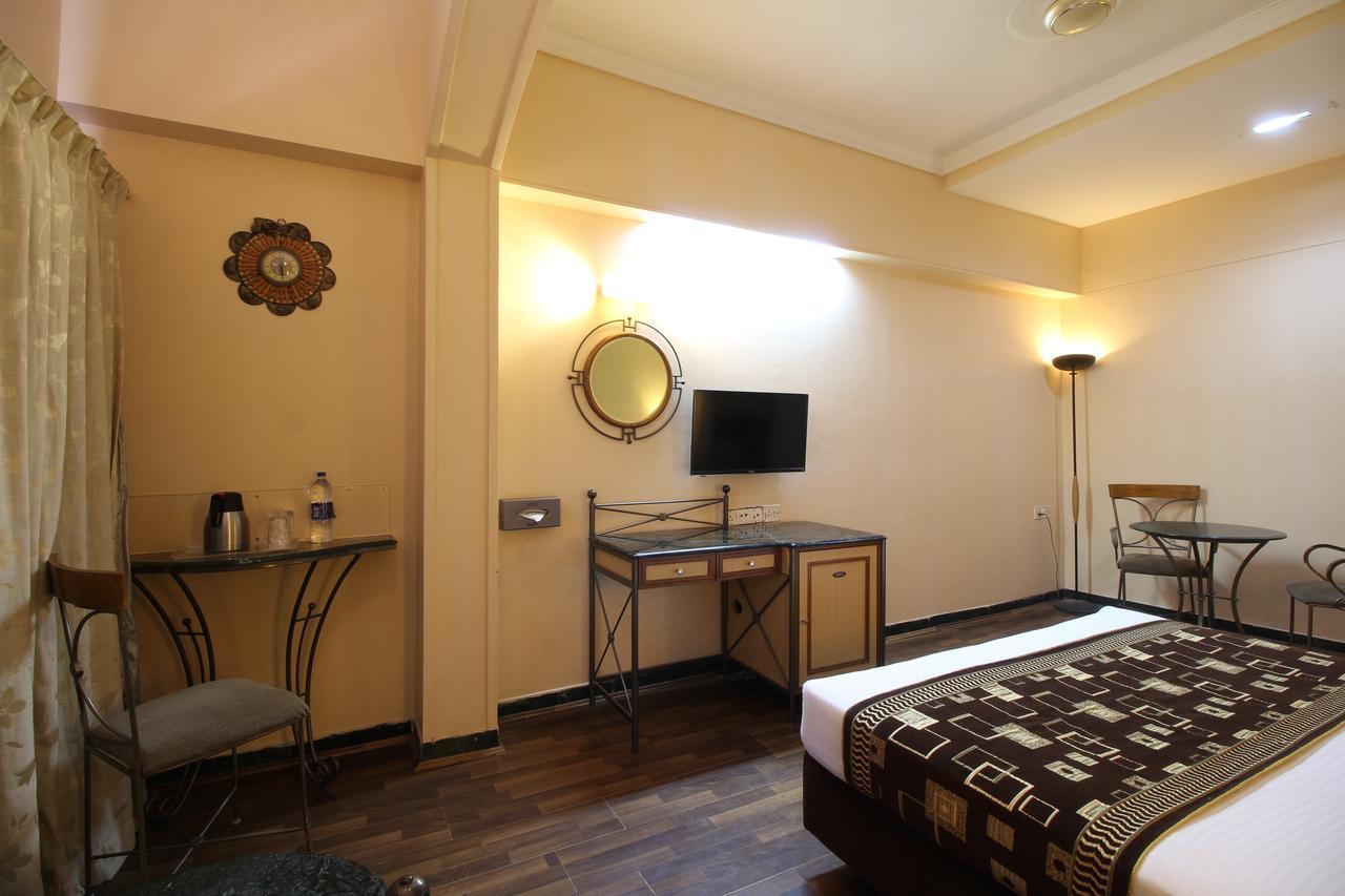 Hotel Gurukripa Daman Bagian luar foto