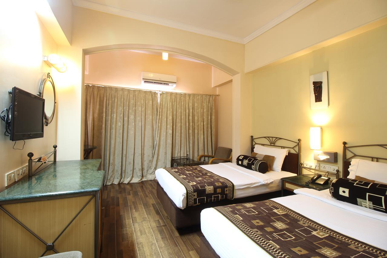 Hotel Gurukripa Daman Bagian luar foto
