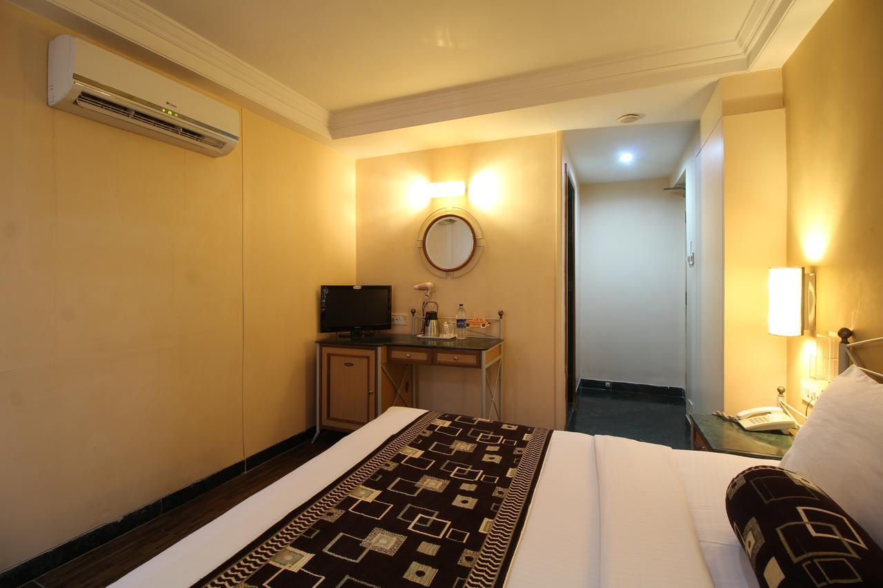 Hotel Gurukripa Daman Bagian luar foto