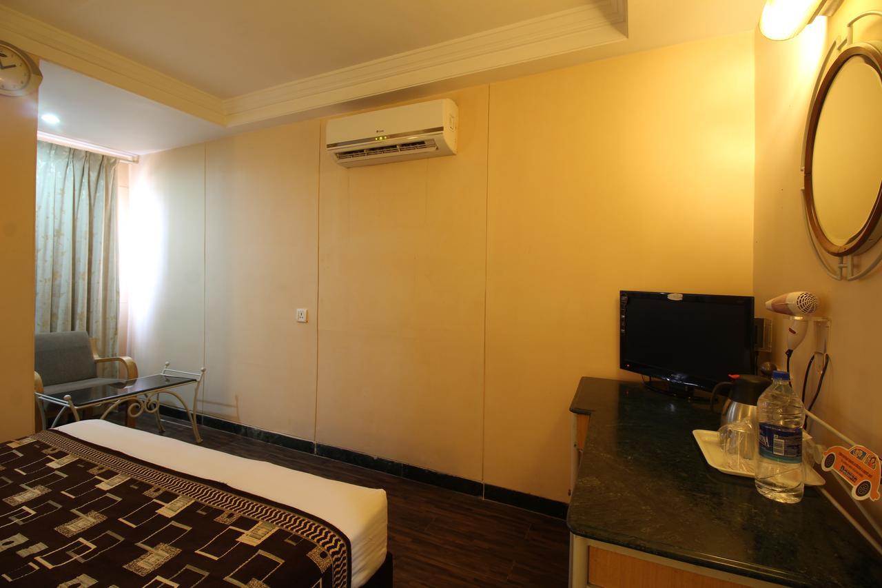 Hotel Gurukripa Daman Bagian luar foto