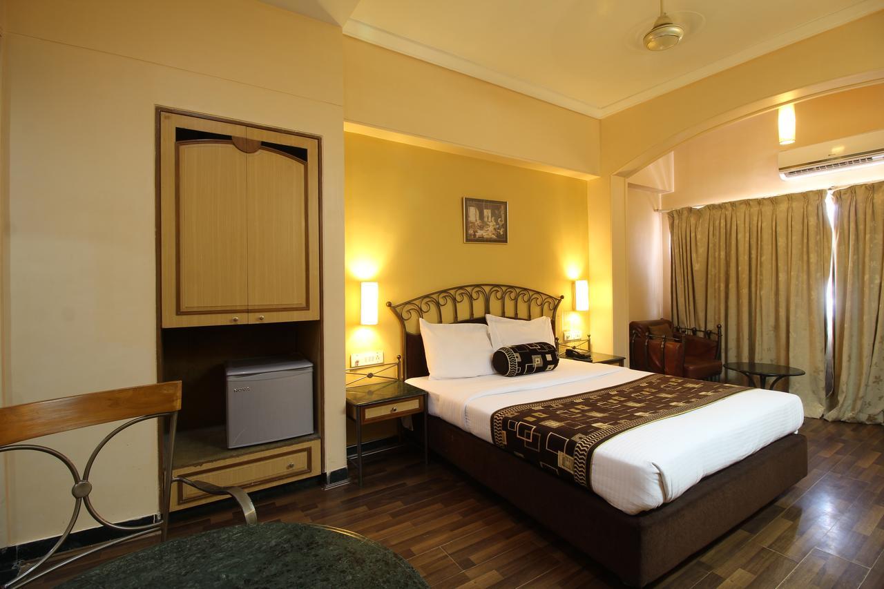 Hotel Gurukripa Daman Bagian luar foto
