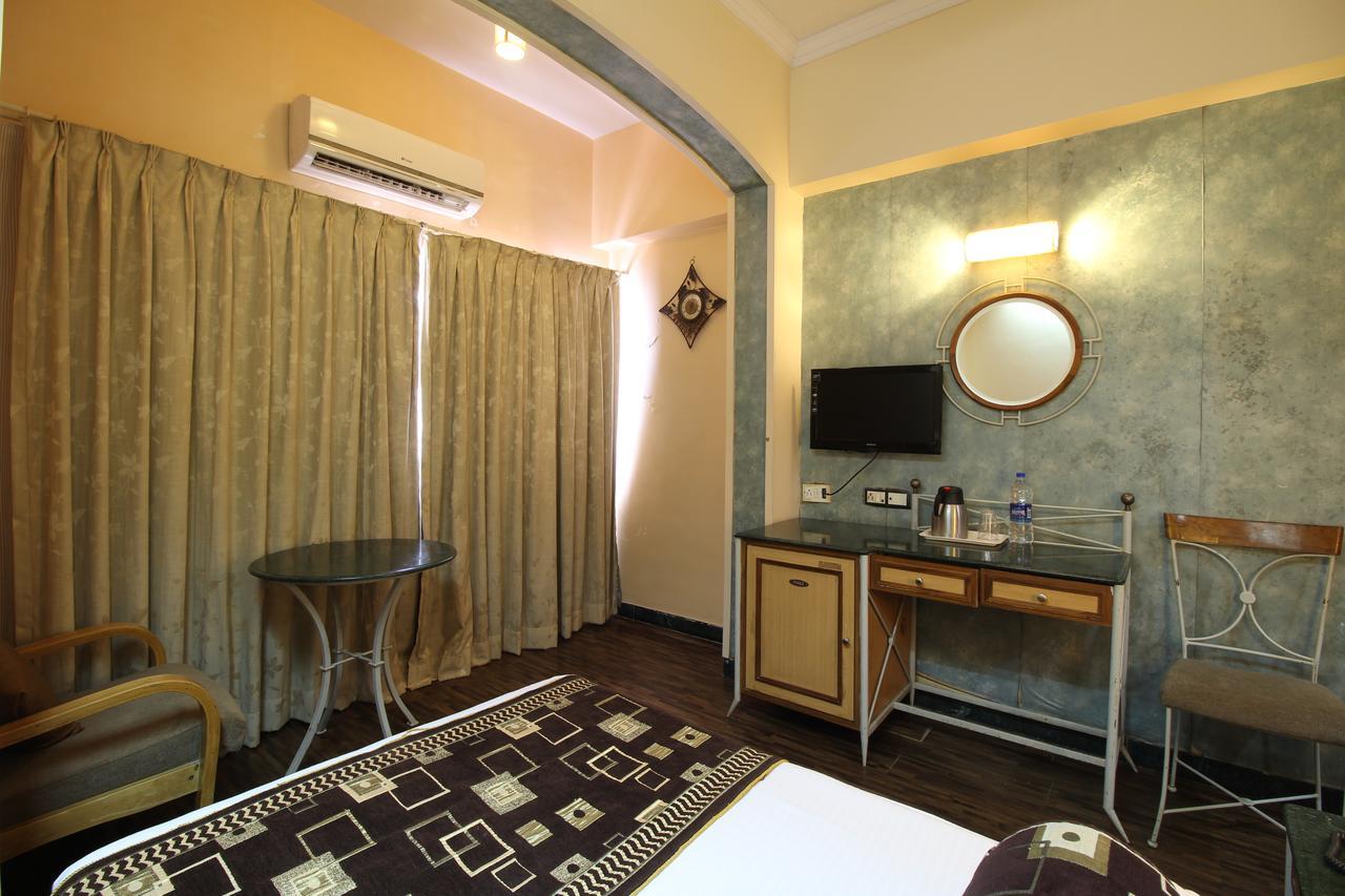 Hotel Gurukripa Daman Bagian luar foto