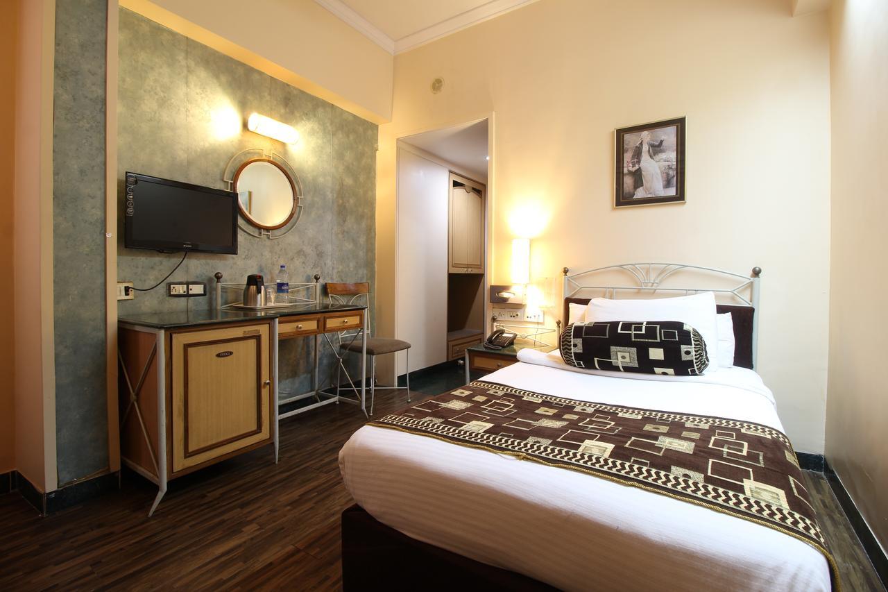 Hotel Gurukripa Daman Bagian luar foto