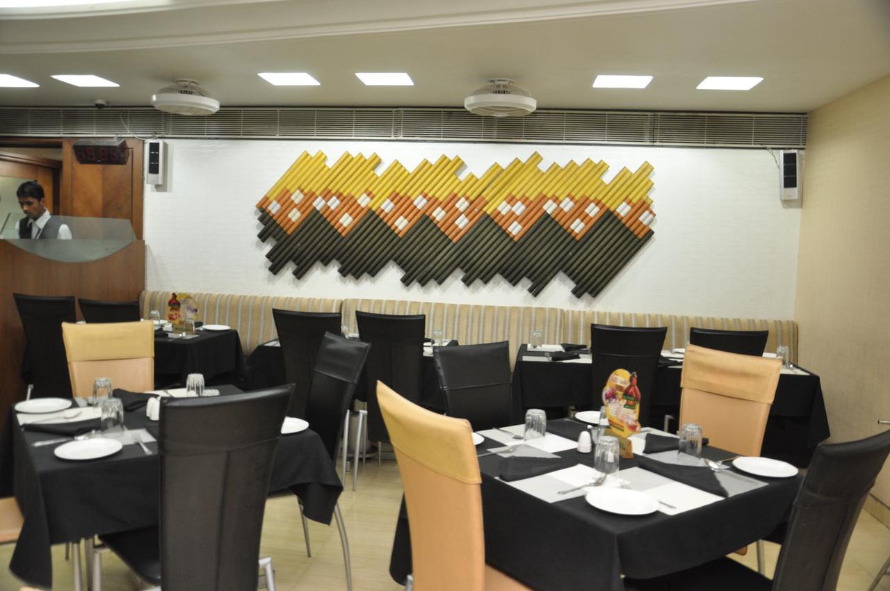 Hotel Gurukripa Daman Bagian luar foto