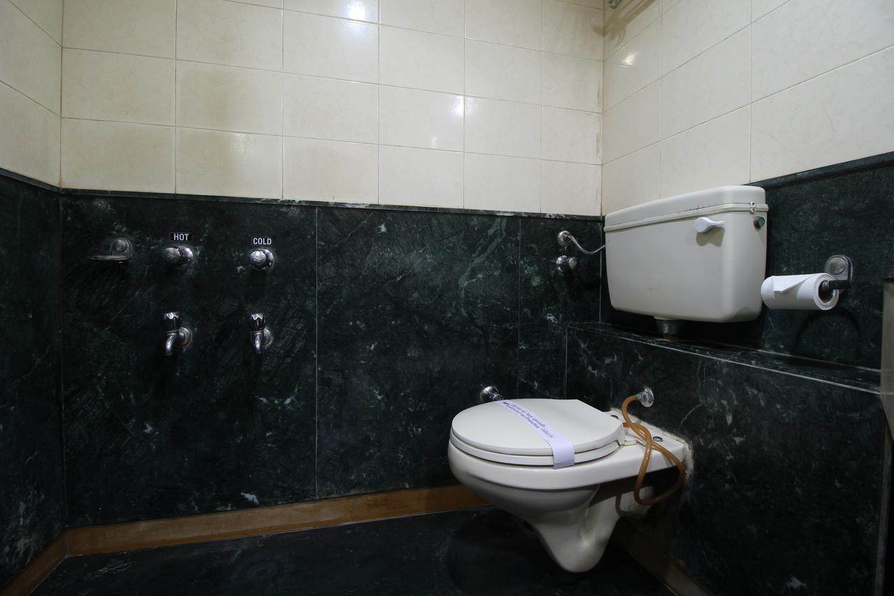 Hotel Gurukripa Daman Bagian luar foto