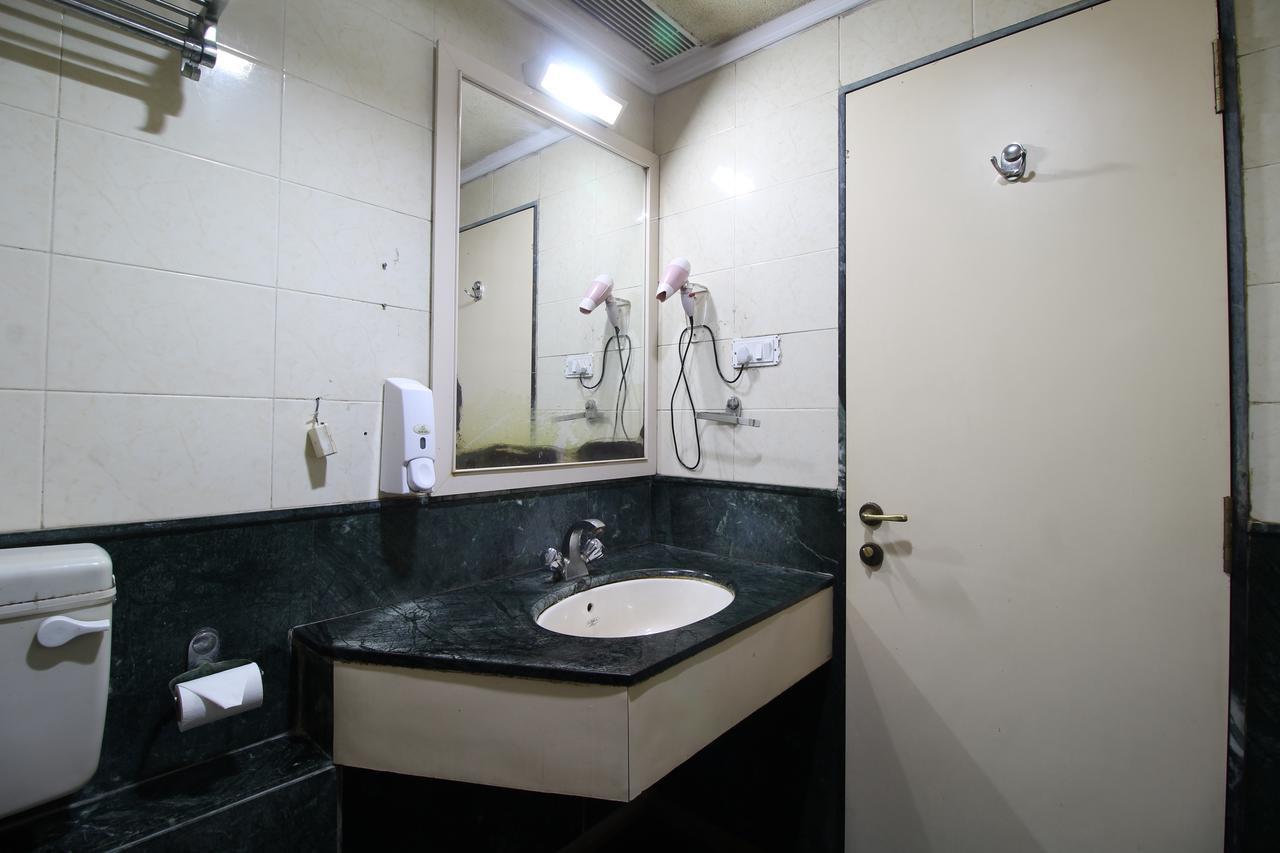 Hotel Gurukripa Daman Bagian luar foto