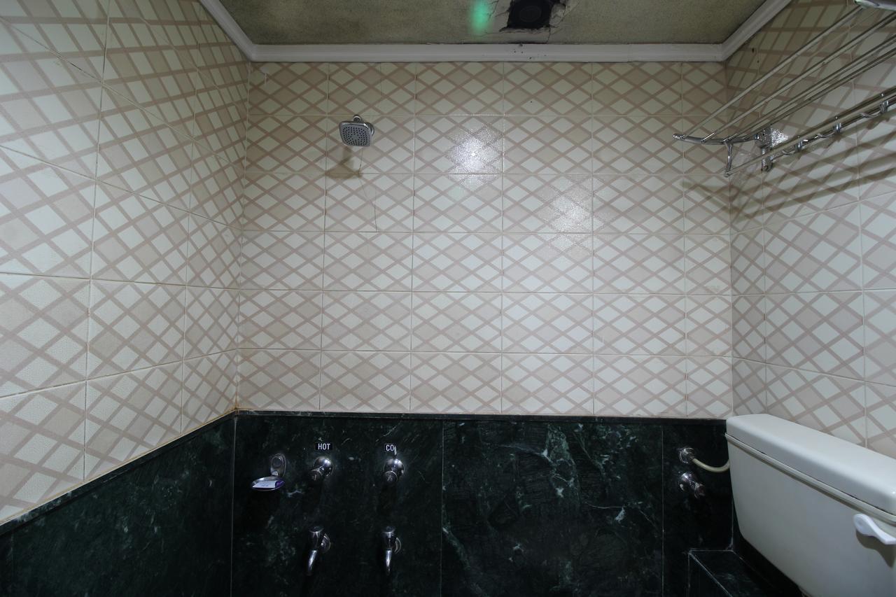 Hotel Gurukripa Daman Bagian luar foto
