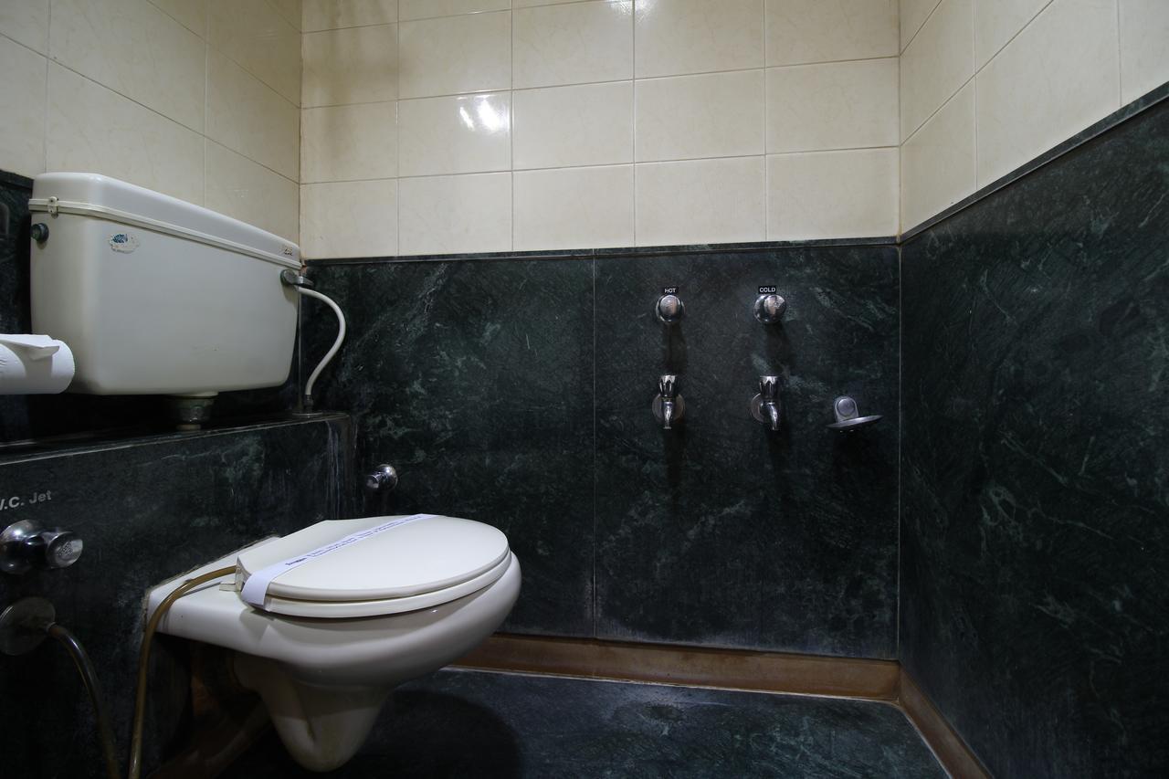 Hotel Gurukripa Daman Bagian luar foto