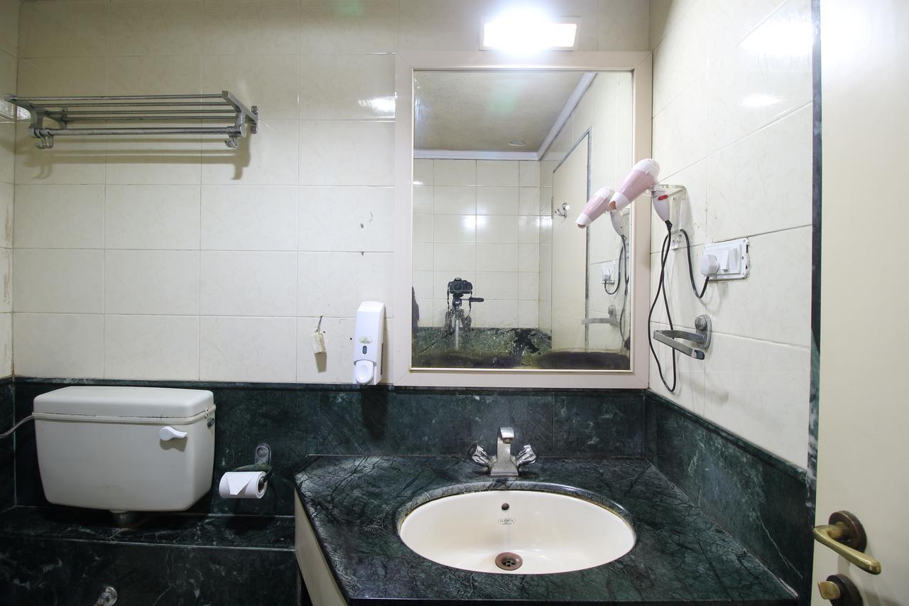 Hotel Gurukripa Daman Bagian luar foto