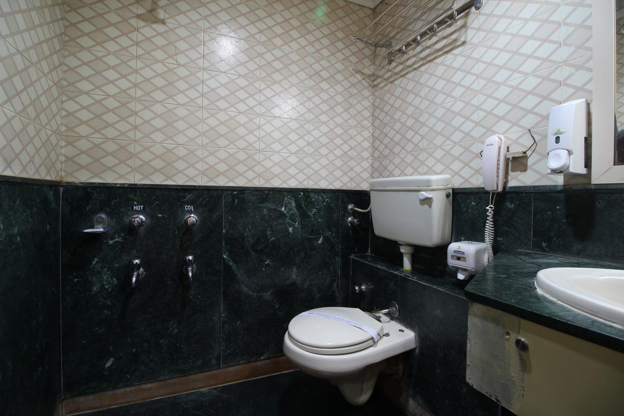 Hotel Gurukripa Daman Bagian luar foto