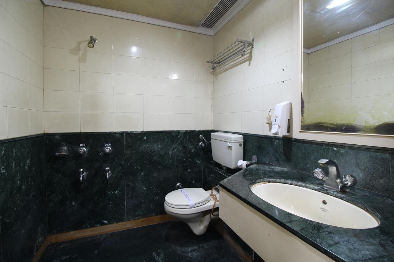 Hotel Gurukripa Daman Bagian luar foto