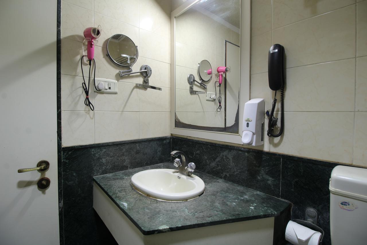 Hotel Gurukripa Daman Bagian luar foto