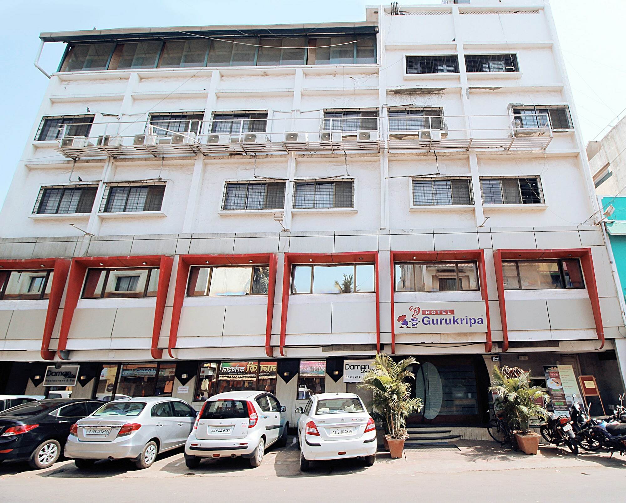 Hotel Gurukripa Daman Bagian luar foto