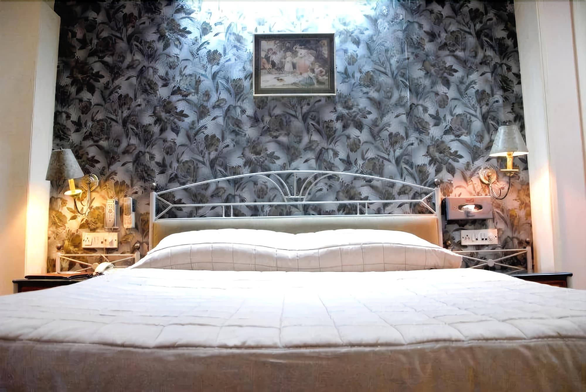 Hotel Gurukripa Daman Bagian luar foto