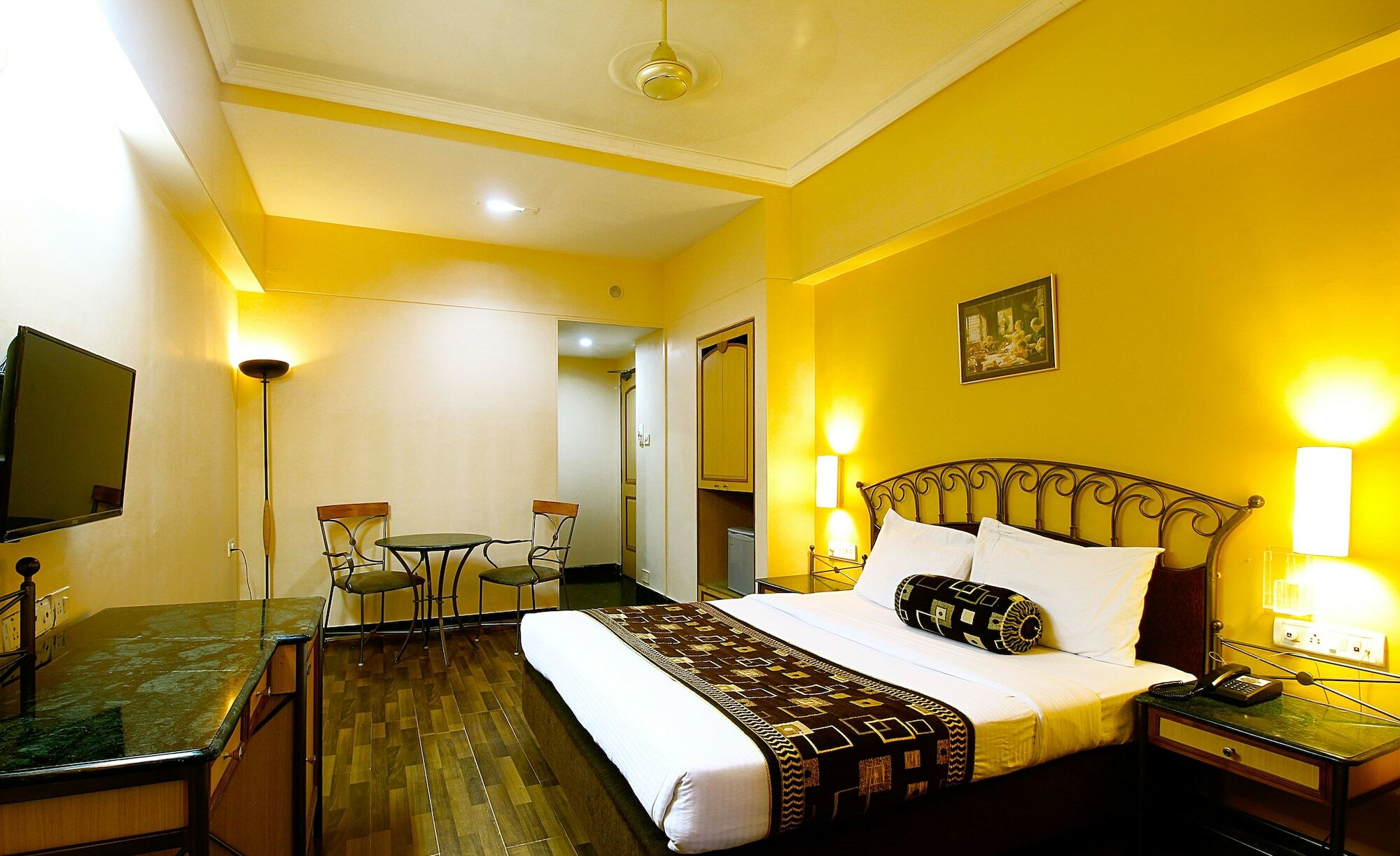 Hotel Gurukripa Daman Bagian luar foto